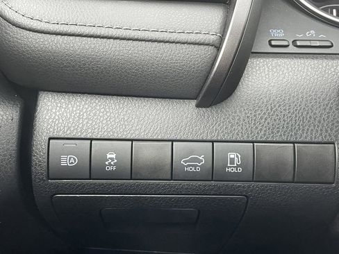 Used 2021 Toyota Camry LE image 31