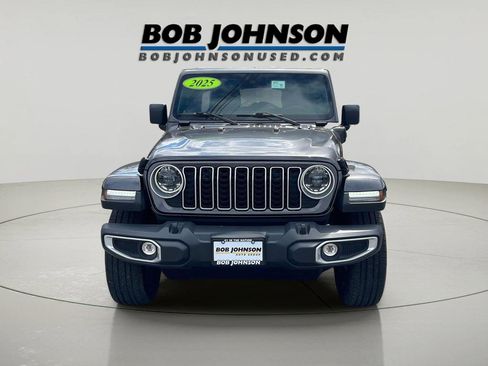 Used 2025 Jeep Wrangler Sahara image 8