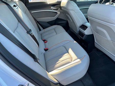 Used 2024 Audi Q8 e-tron Prestige image 10