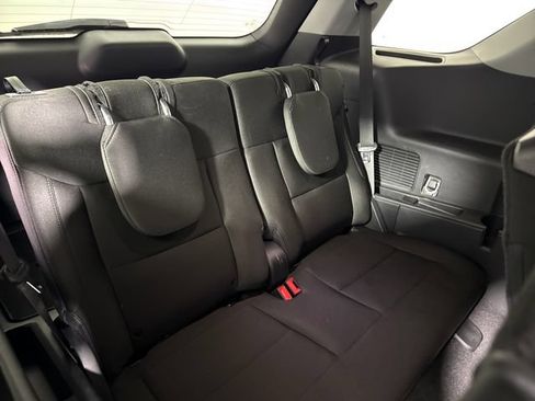 Used 2023 Ford Explorer XLT AWD/4WD image 16