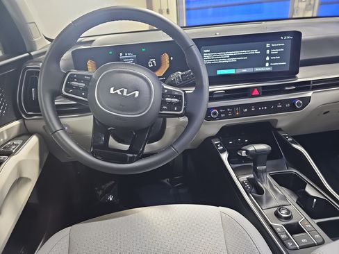 Used 2025 Kia Sorento EX w/ Panoramic Sunroof Package FWD image 16