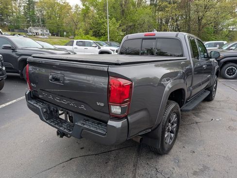 Certified 2022 Toyota Tacoma SR5 AWD/4WD image 7