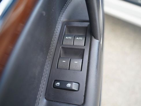 Used 2012 Lincoln MKZ FWD image 25
