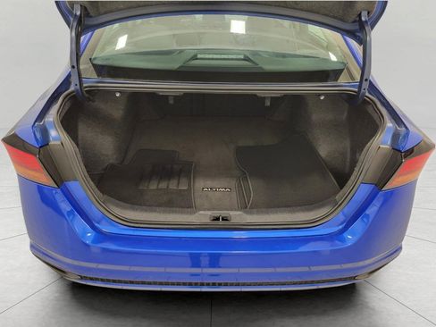 Used 2025 Nissan Altima 2.5 SV image 15