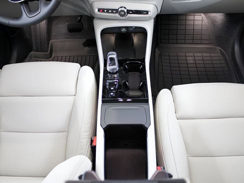 New 2026 Volvo XC40 B5 Ultra w/ Protection Package Premier image 24