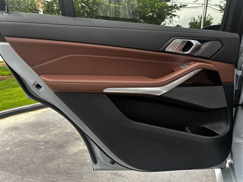 Used 2024 BMW X7 M60i w/ Executive Package image 25