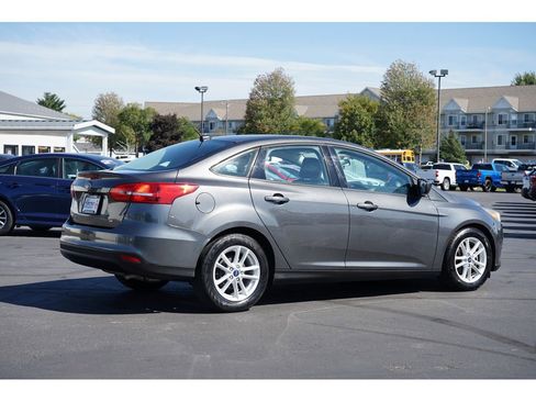 Used 2018 Ford Focus SE image 3