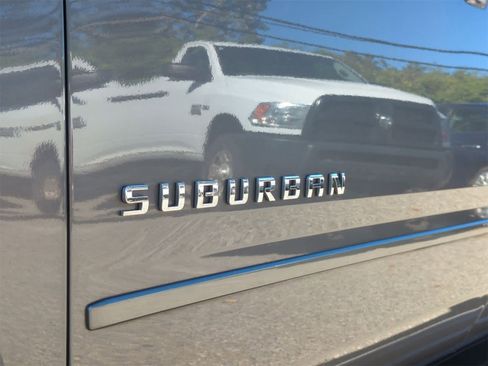 Used 2020 Chevrolet Suburban Premier image 13