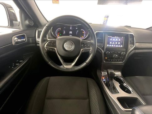 Used 2018 Jeep Grand Cherokee Laredo image 6
