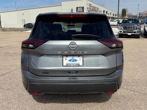 Used 2025 Nissan Rogue SV AWD/4WD image 3