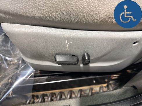 Used 2005 Chrysler Town & Country Touring w/ Leather Interior Group FWD image 23