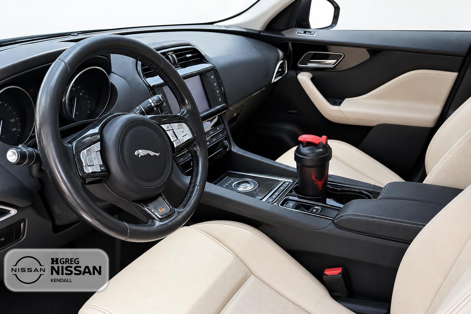 Used 2017 Jaguar F-PACE Premium AWD/4WD image 4
