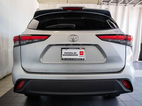 Used 2023 Toyota Highlander LE AWD/4WD image 5