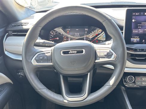 Used 2025 Jeep Compass Limited AWD/4WD image 17