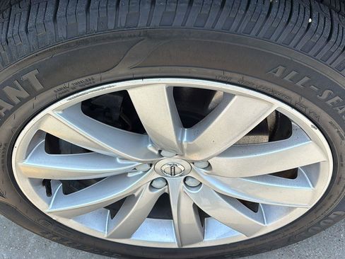 Used 2017 Volvo XC90 T6 Momentum w/ Vision Package AWD/4WD image 12