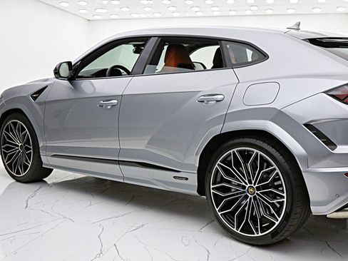 Used 2026 Lamborghini Urus SE AWD/4WD image 8