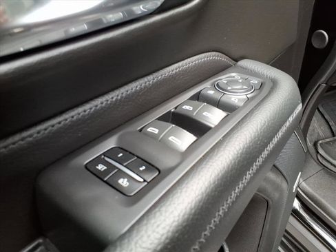 Used 2024 GMC Yukon Denali w/ Advanced Technology Package image 15