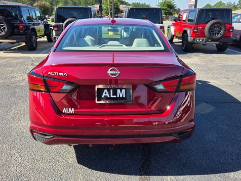 Used 2025 Nissan Altima 2.5 SV FWD image 10
