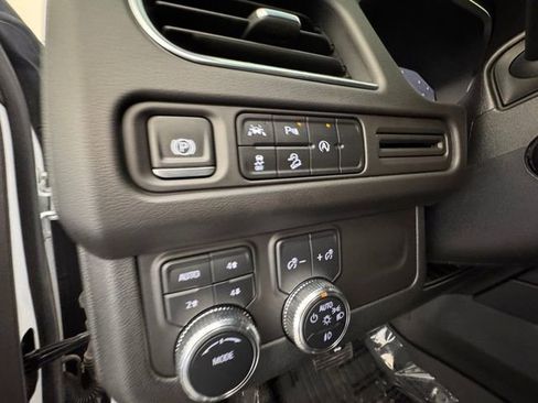 Used 2024 GMC Yukon AT4 AWD/4WD image 6