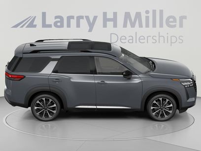 New 2026 Nissan Pathfinder Platinum w/ Cargo Package