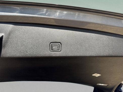 Used 2021 Cadillac XT6 Sport w/ LPO, ONYX Package image 31