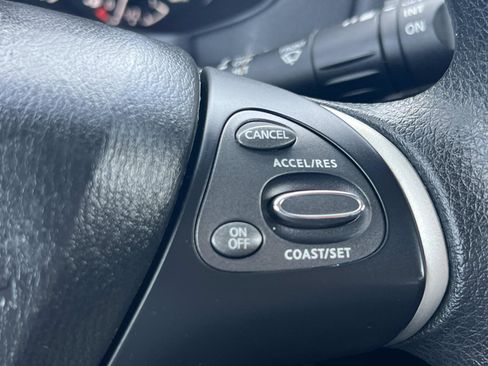 Used 2019 Nissan Pathfinder S image 10