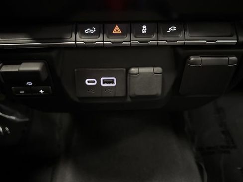 Used 2023 Chevrolet Silverado 2500 Custom w/ Custom Value Package image 22