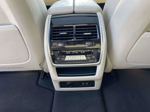 Used 2021 BMW X7 xDrive40i w/ M Sport Package AWD/4WD image 15