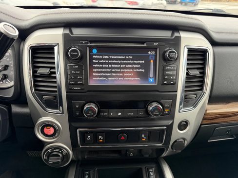 Used 2018 Nissan Titan SL AWD/4WD image 16