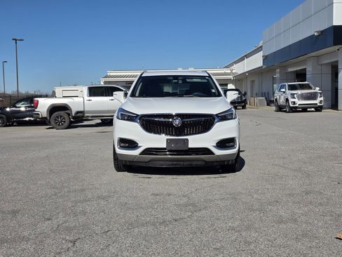 Used 2021 Buick Enclave Essence image 2