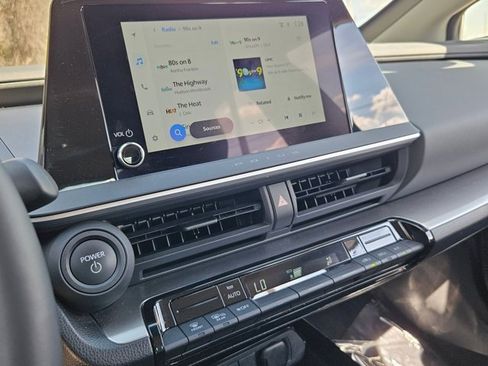 Used 2025 Toyota Prius LE image 17