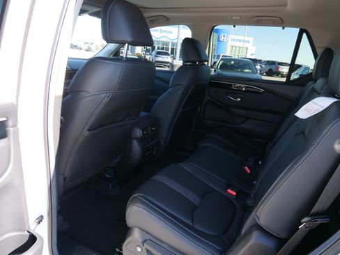 Used 2025 Honda Pilot Touring image 16