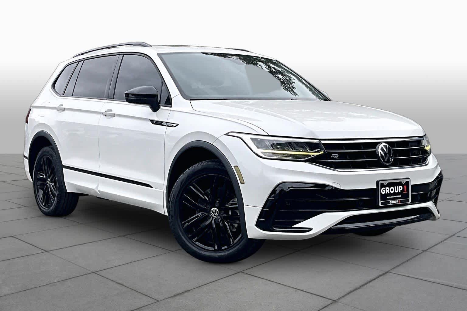 Used 2022 Volkswagen Tiguan SE R-Line FWD image 3