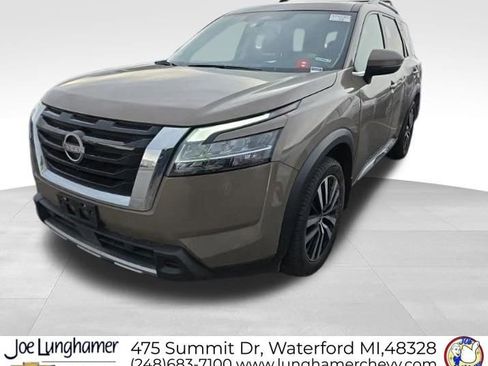 Used 2024 Nissan Pathfinder Platinum w/ Cargo Package image 2