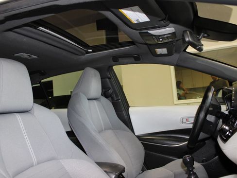 Used 2020 Toyota Corolla SE FWD image 31