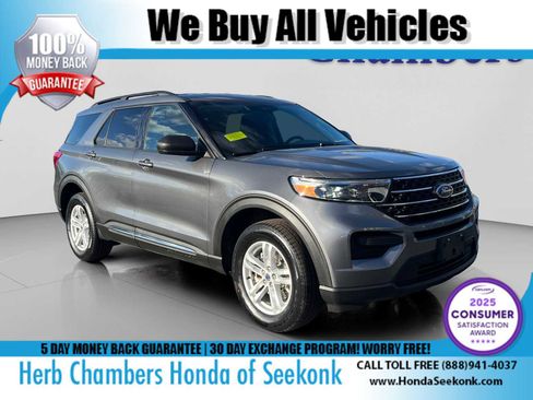 Used 2022 Ford Explorer XLT image 1