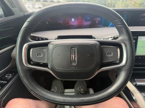 Used 2025 Lincoln Nautilus Premier AWD/4WD image 19
