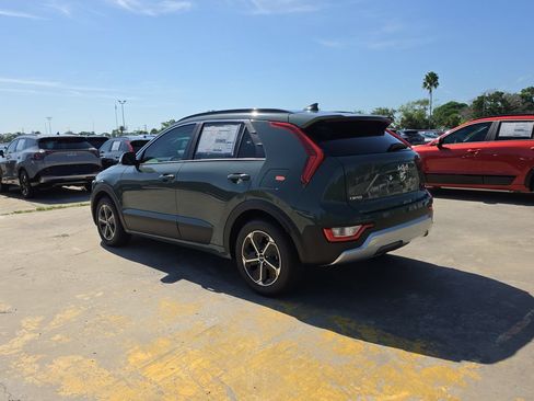 New 2026 Kia Niro EX FWD image 6