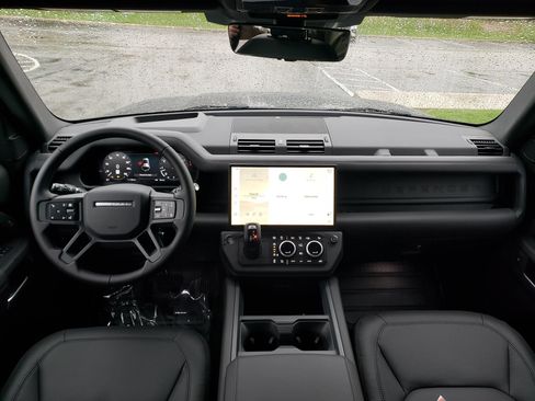 New 2026 Land Rover Defender 110 X-Dynamic SE image 13