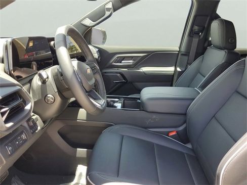 New 2025 Chevrolet Silverado EV LT image 19