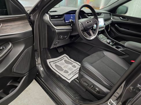 New 2026 Jeep Grand Cherokee L 4WD image 15