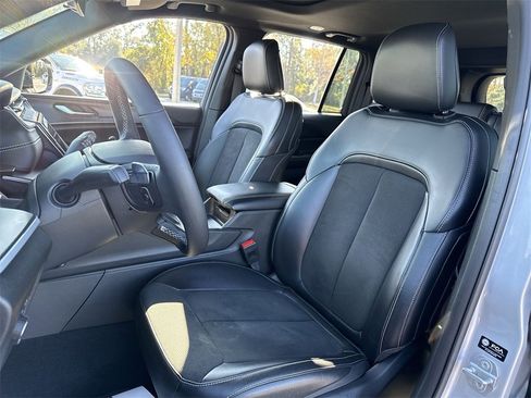 Used 2025 Jeep Grand Cherokee Altitude image 11