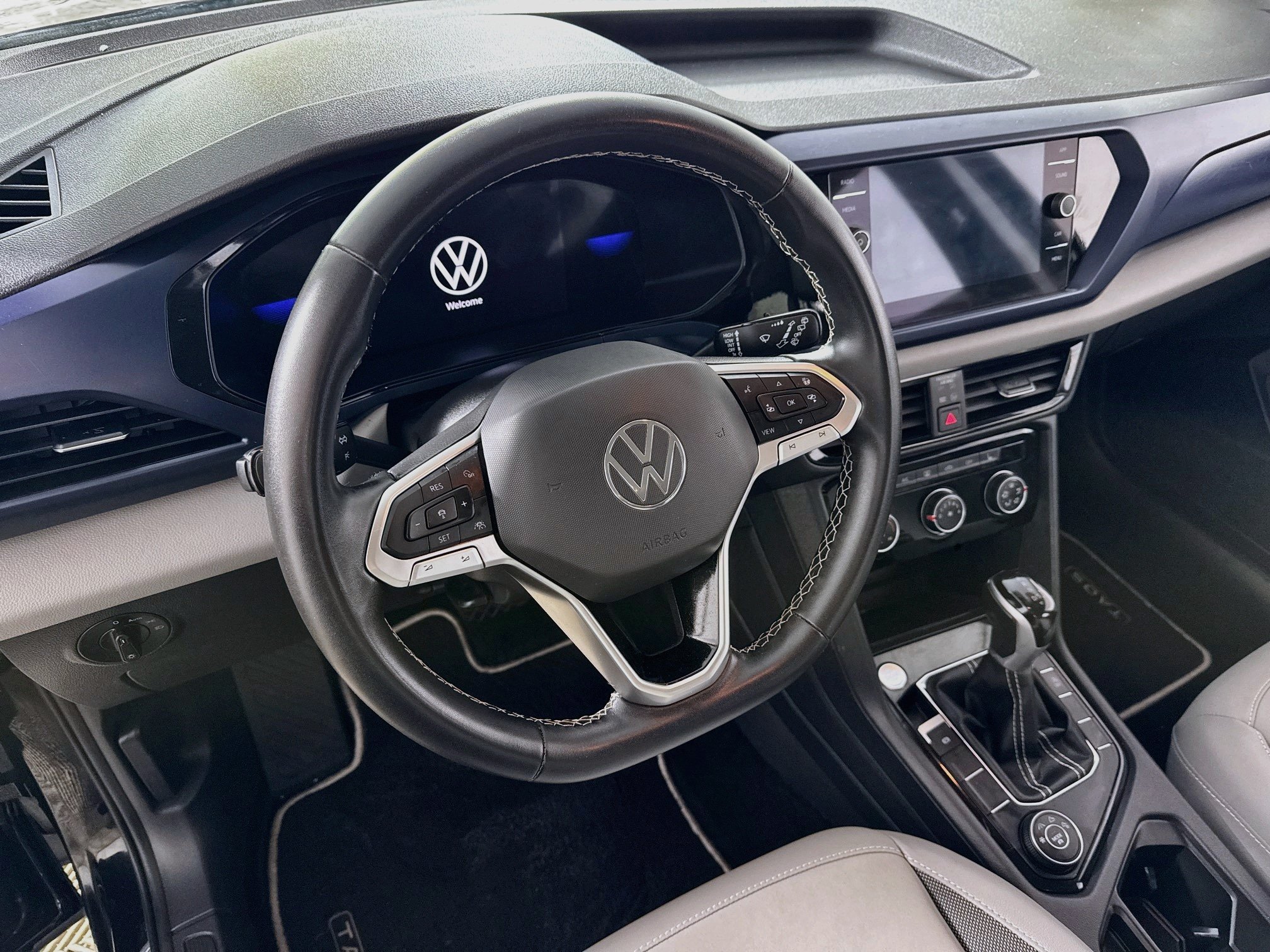 Used 2023 Volkswagen Taos SE AWD/4WD image 12