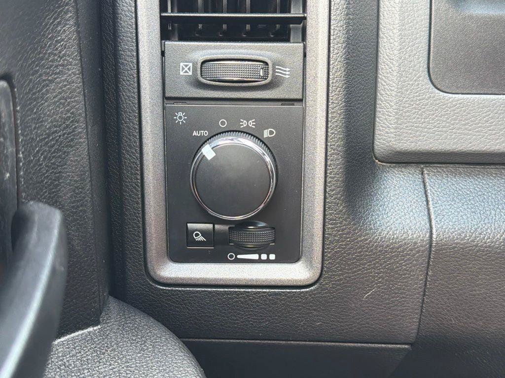 Used 2018 RAM 2500 Tradesman w/ Chrome Appearance Group AWD/4WD image 40