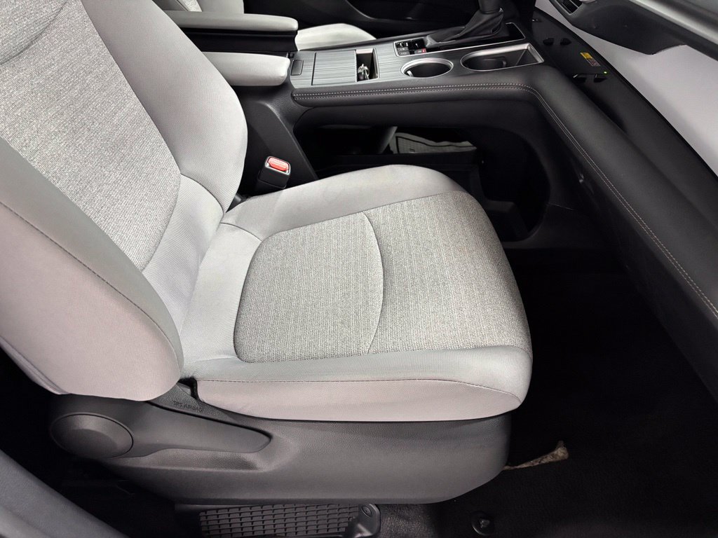 Used 2026 Toyota Sienna LE FWD image 66