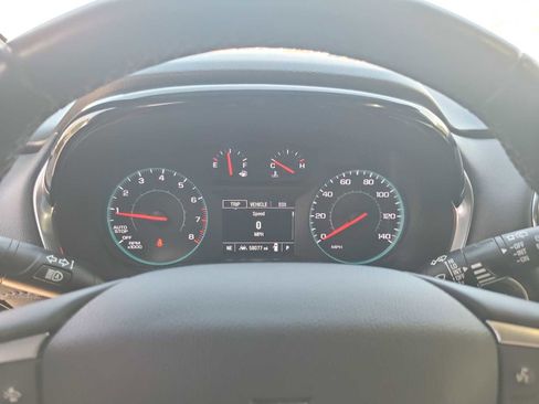 Used 2023 Chevrolet Traverse LT image 18