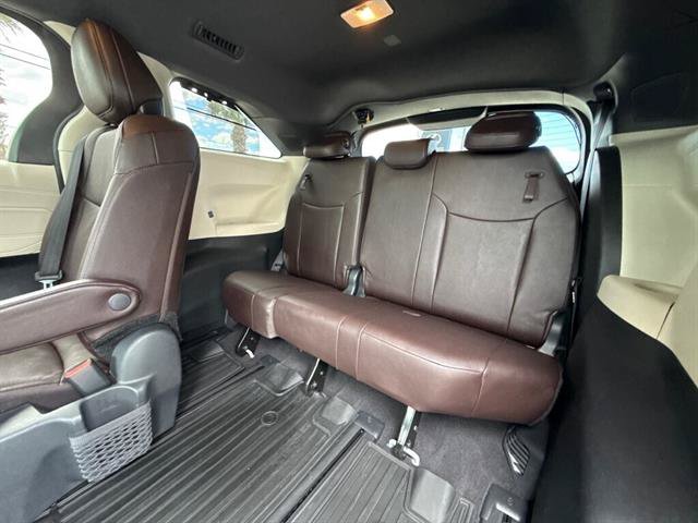 Used 2024 Toyota Sienna Platinum FWD image 13