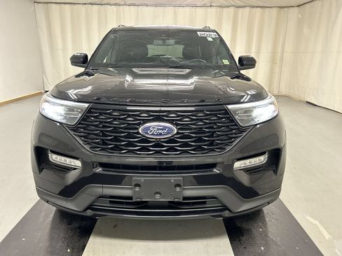 Used 2023 Ford Explorer ST-Line AWD/4WD image 3