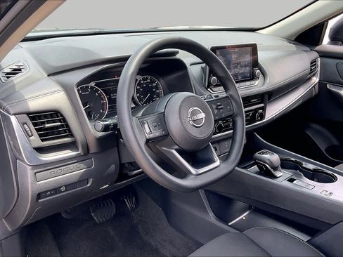 Used 2024 Nissan Rogue S FWD image 15