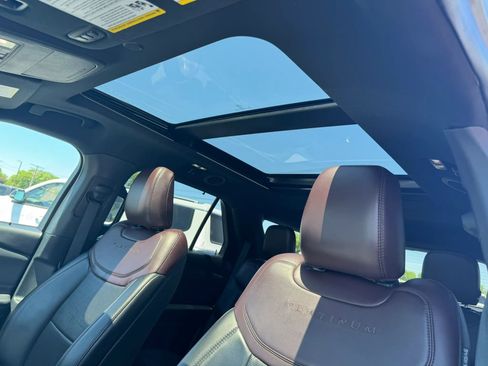 Used 2020 Ford Explorer Platinum w/ Premium Technology Package AWD/4WD image 4